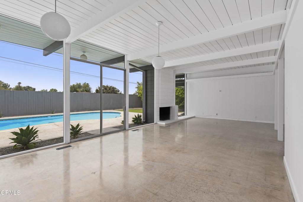 3832 E Casselle Avenue