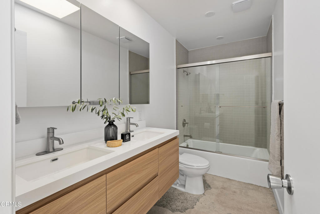 3832 E Casselle Avenue