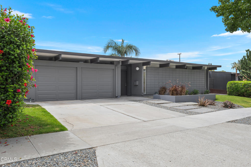 3832 E Casselle Avenue