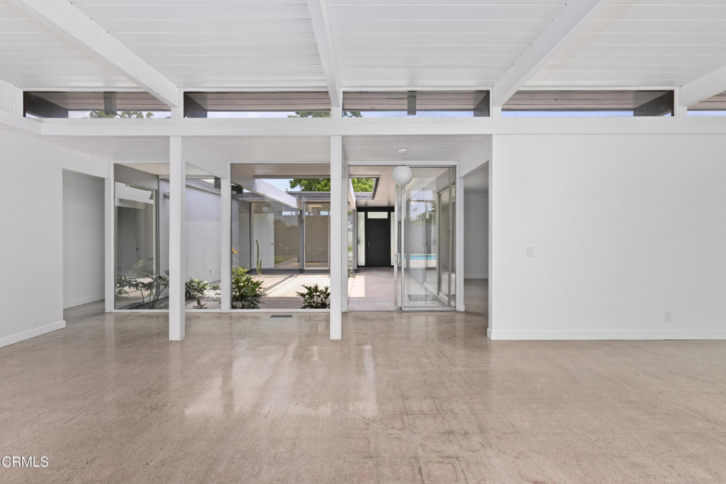 3832 E Casselle Avenue