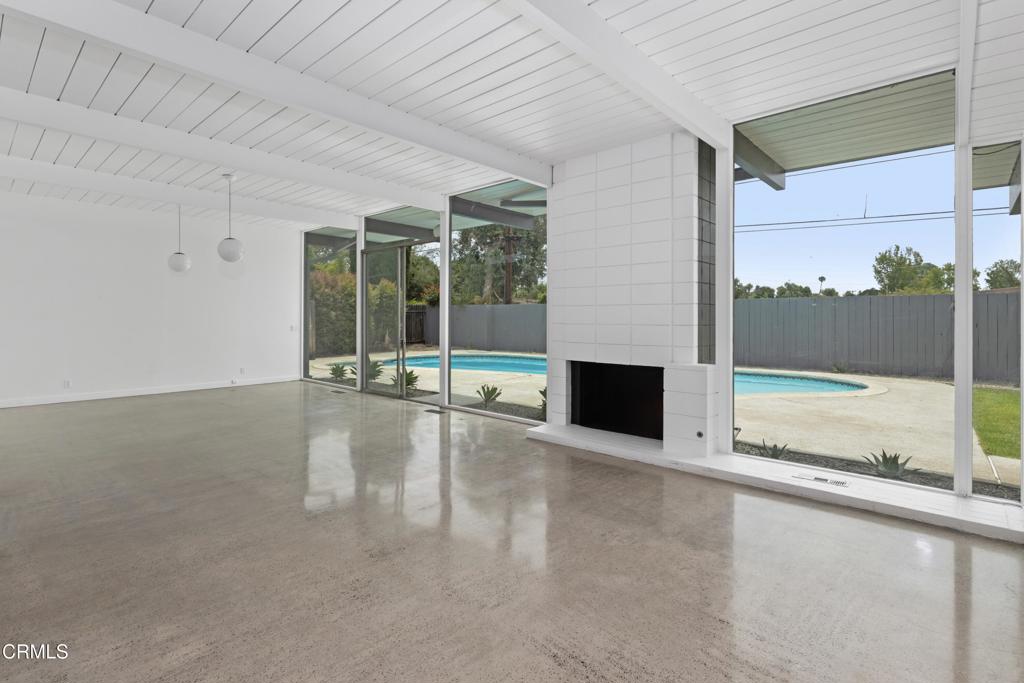 3832 E Casselle Avenue