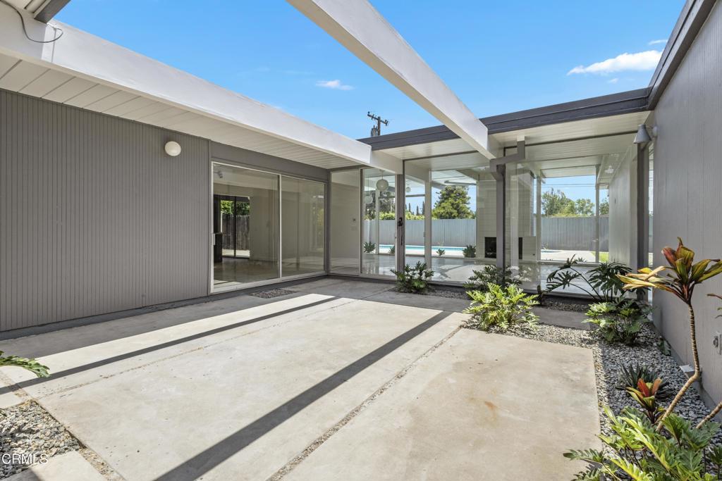 3832 E Casselle Avenue