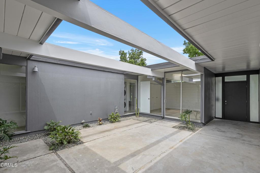 3832 E Casselle Avenue