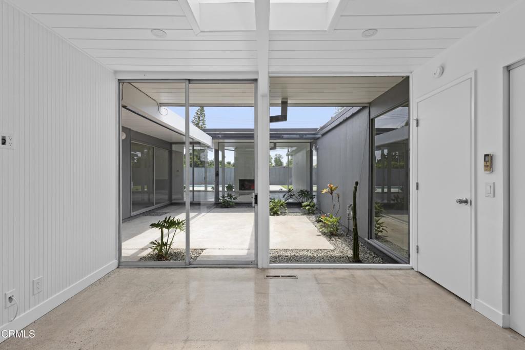 3832 E Casselle Avenue