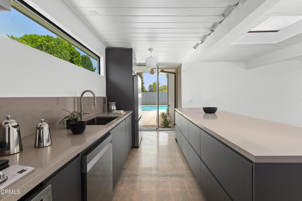 3832 E Casselle Avenue