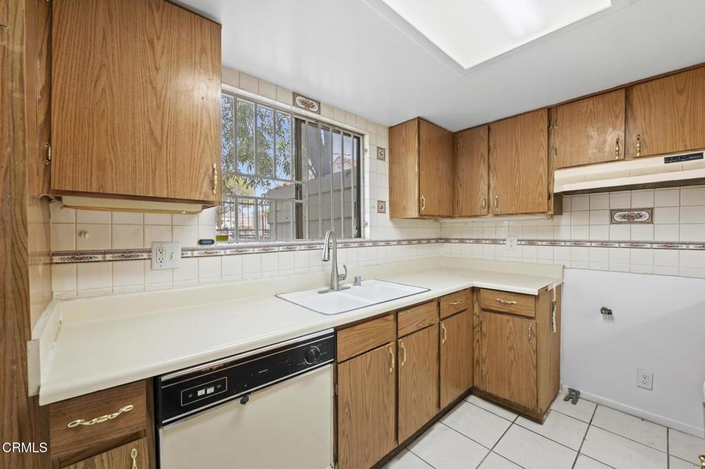 1236 S Union Avenue 8