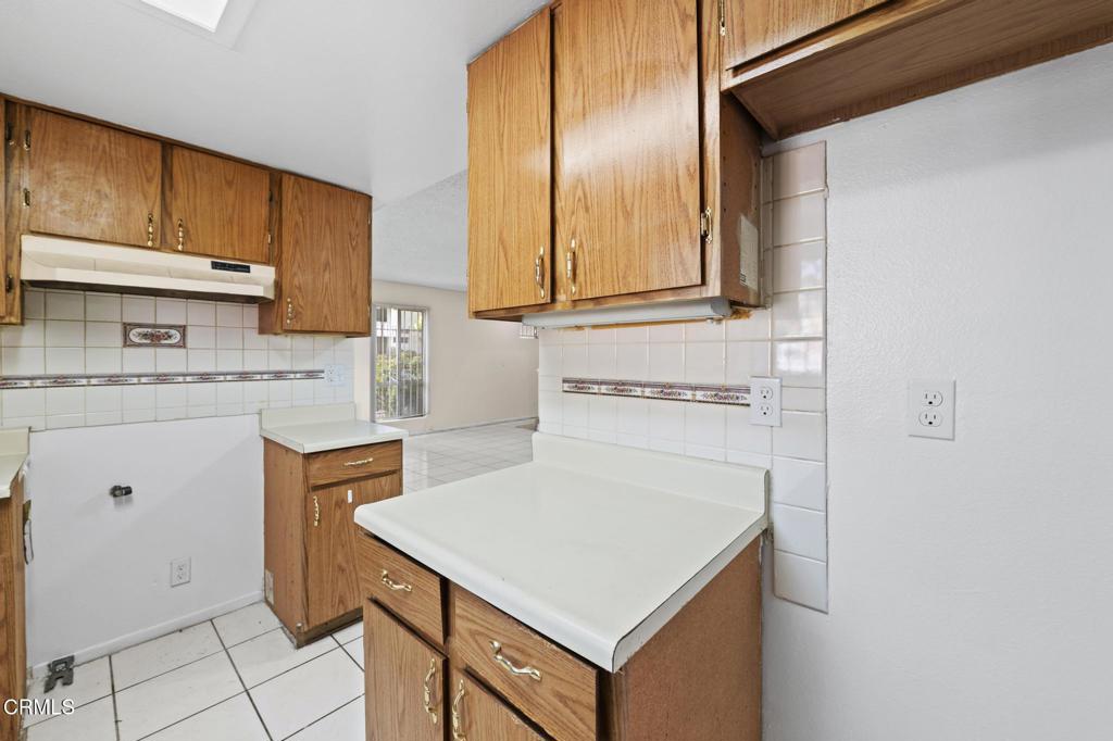 1236 S Union Avenue 8