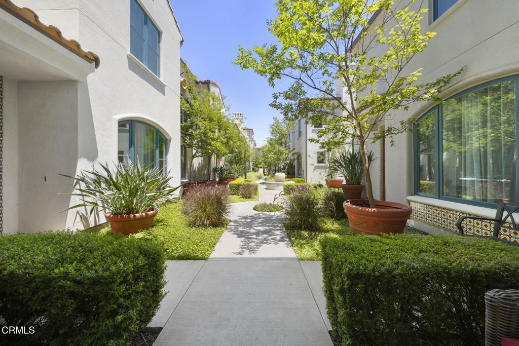 188 S Sierra Madre Boulevard 10