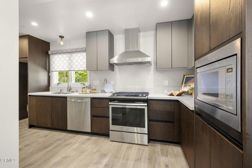 188 S Sierra Madre Boulevard 10