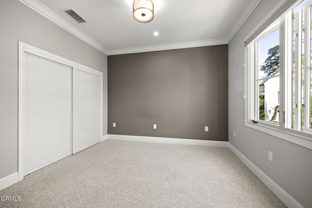 188 S Sierra Madre Boulevard 10