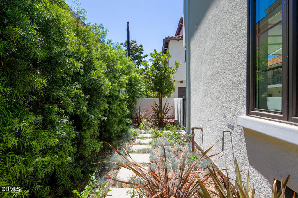 305 S Arroyo Drive