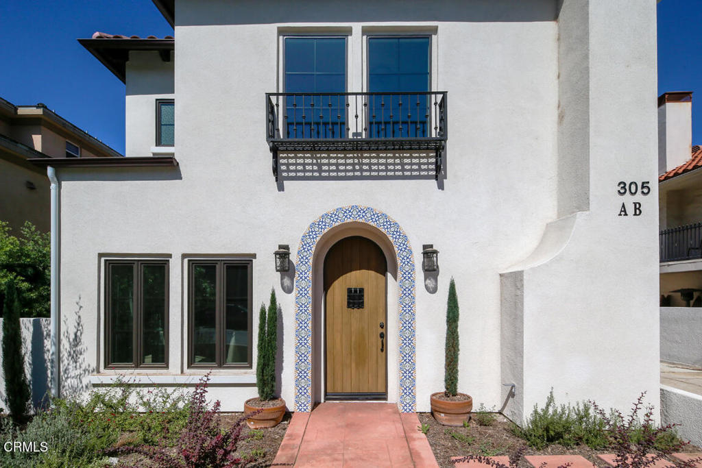 305 S Arroyo Drive