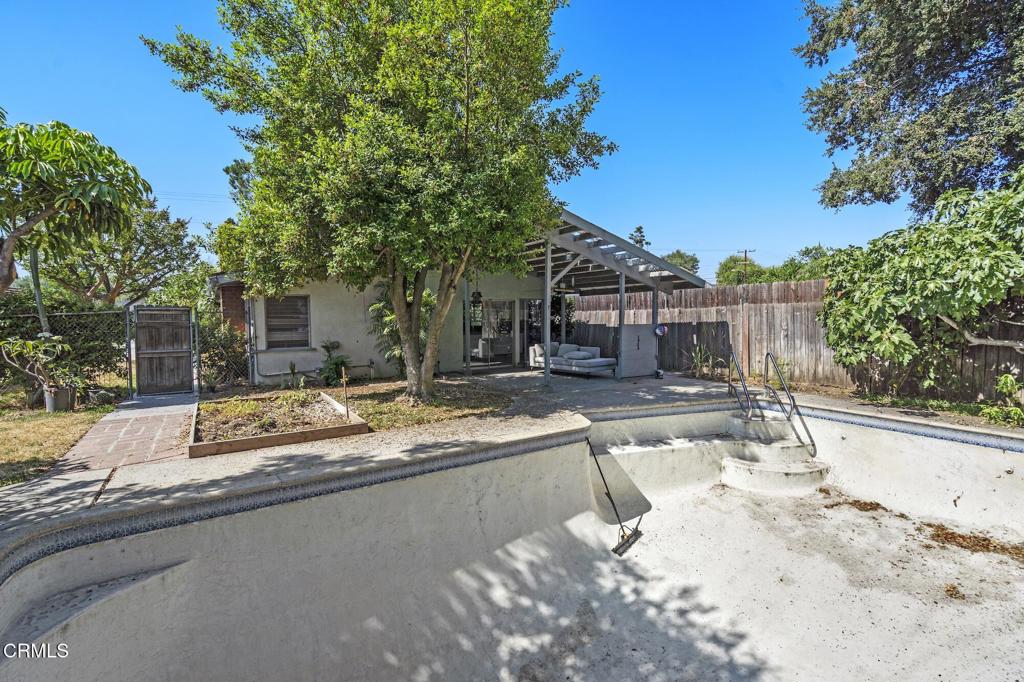 929 Diamond Street