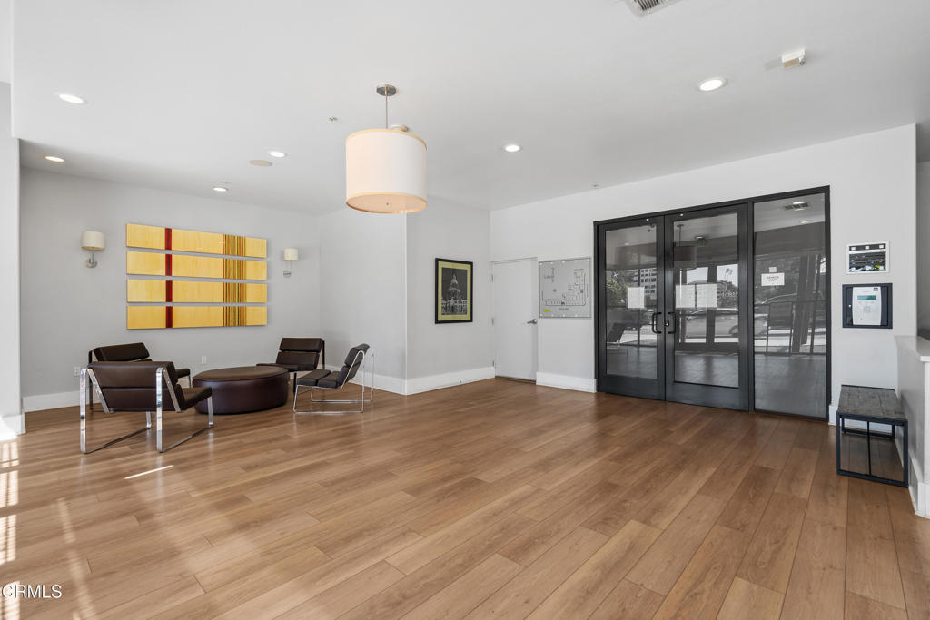 931 E Walnut Street 612