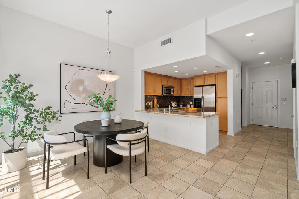 931 E Walnut Street 612