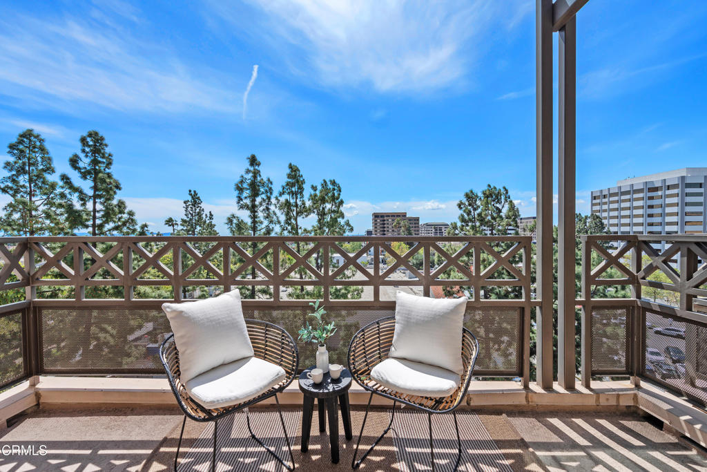 931 E Walnut Street 612