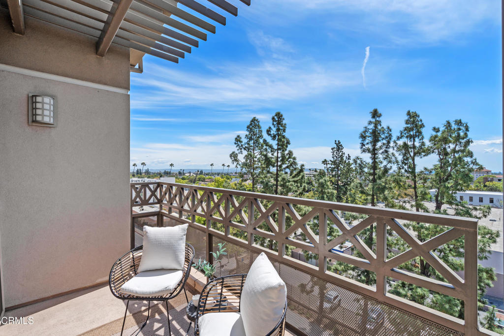 931 E Walnut Street 612