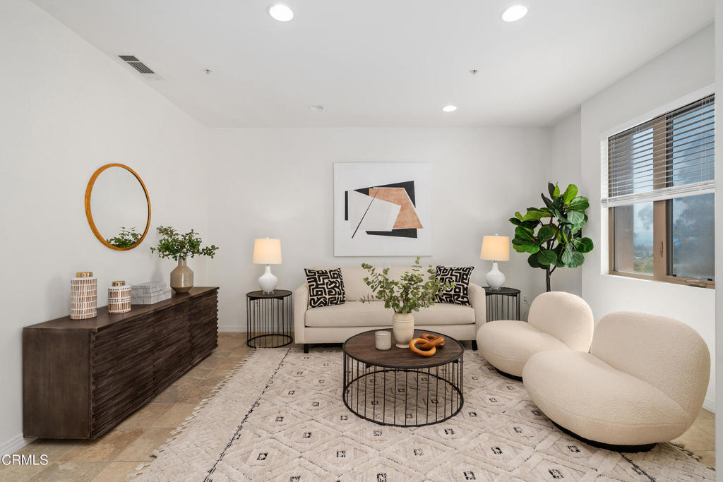 931 E Walnut Street 612