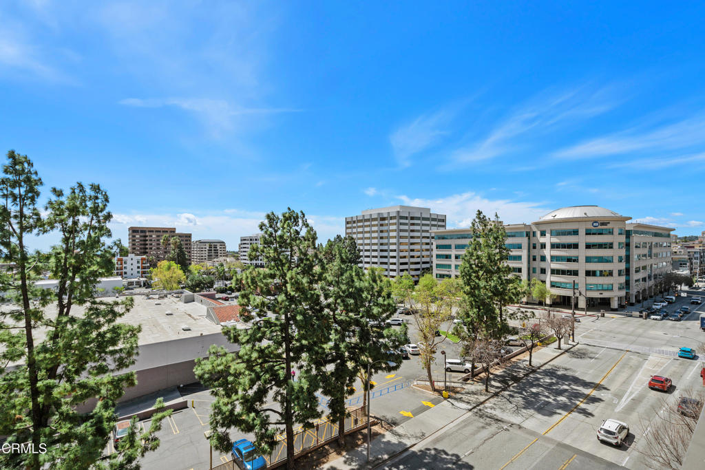 931 E Walnut Street 612