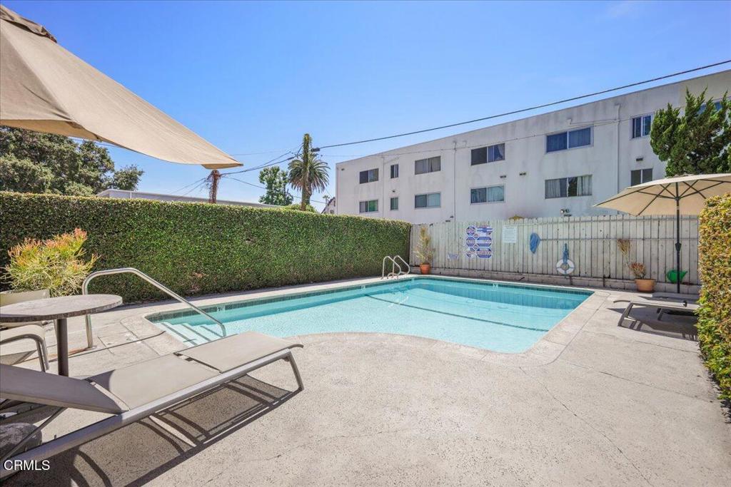 395 S Oakland Avenue 204