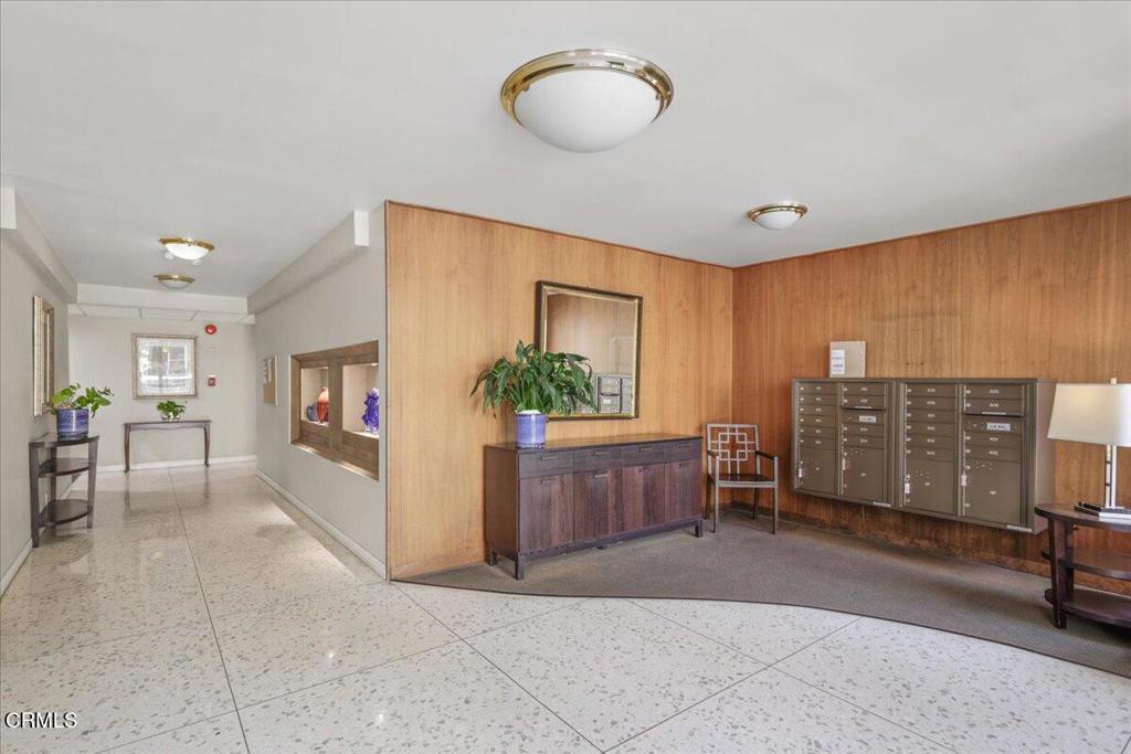 395 S Oakland Avenue 204