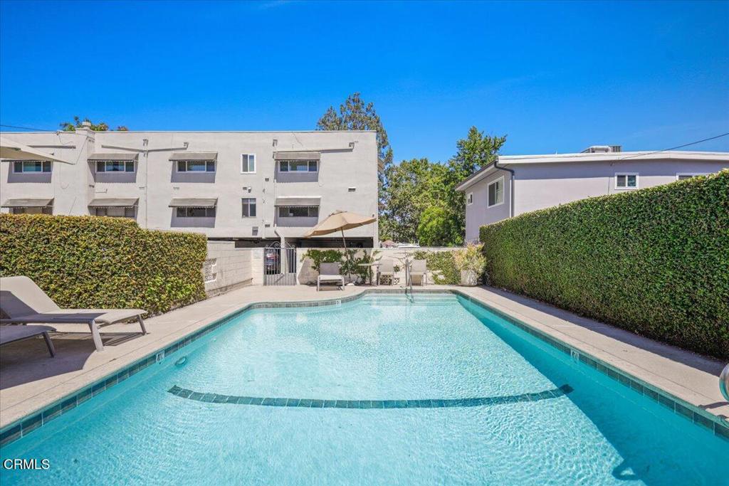 395 S Oakland Avenue 204
