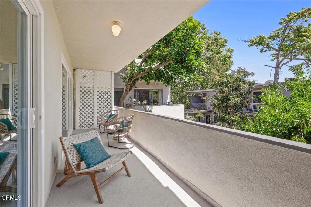 395 S Oakland Avenue 204