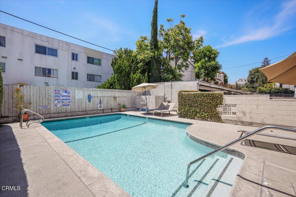 395 S Oakland Avenue 204
