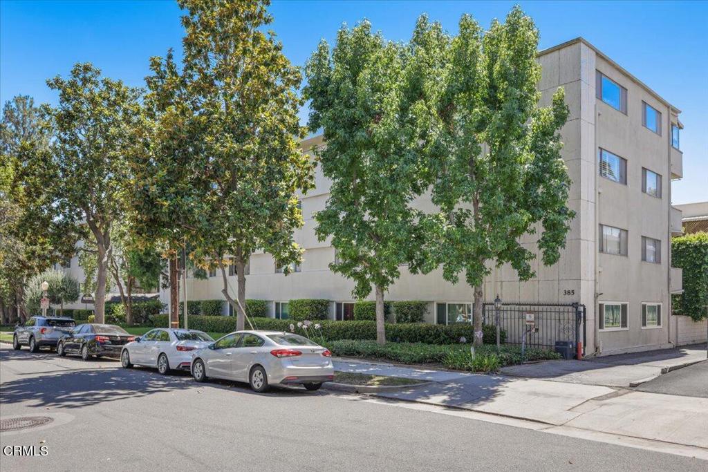 395 S Oakland Avenue 204