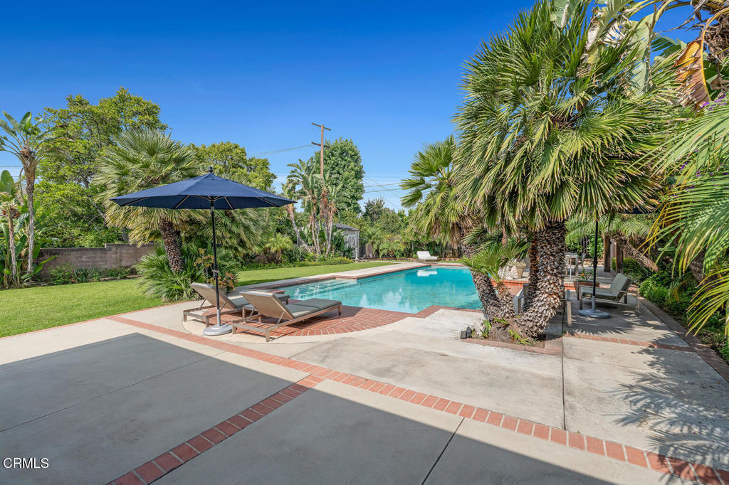 2719 Mayflower Avenue