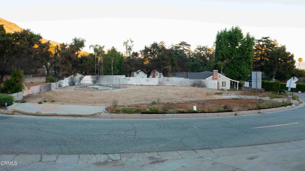 1860 Pinecrest Drive