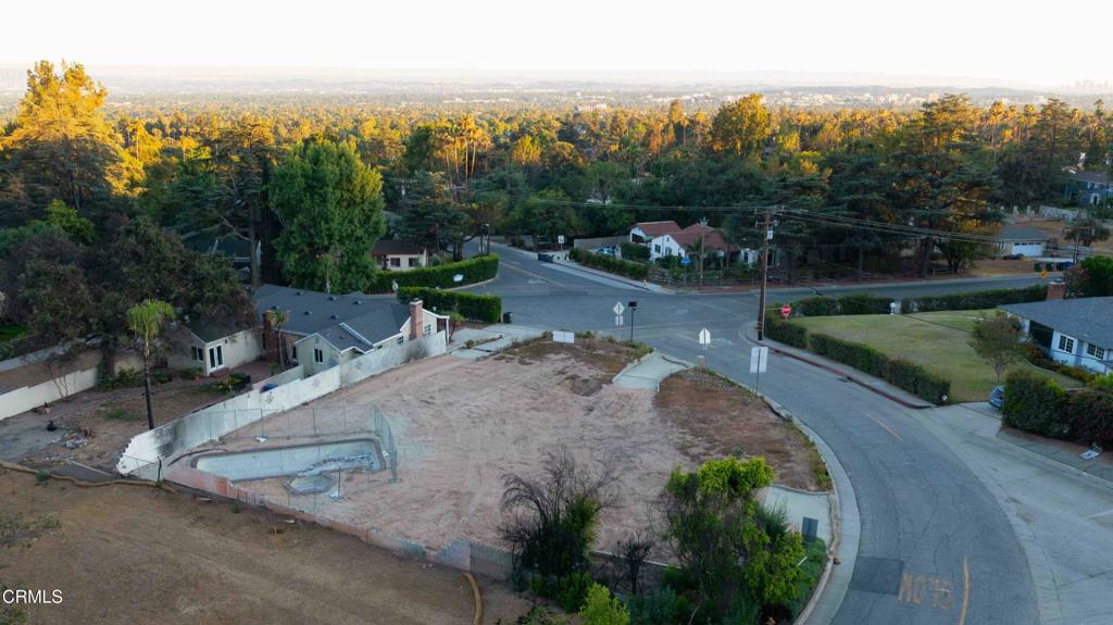 1860 Pinecrest Drive