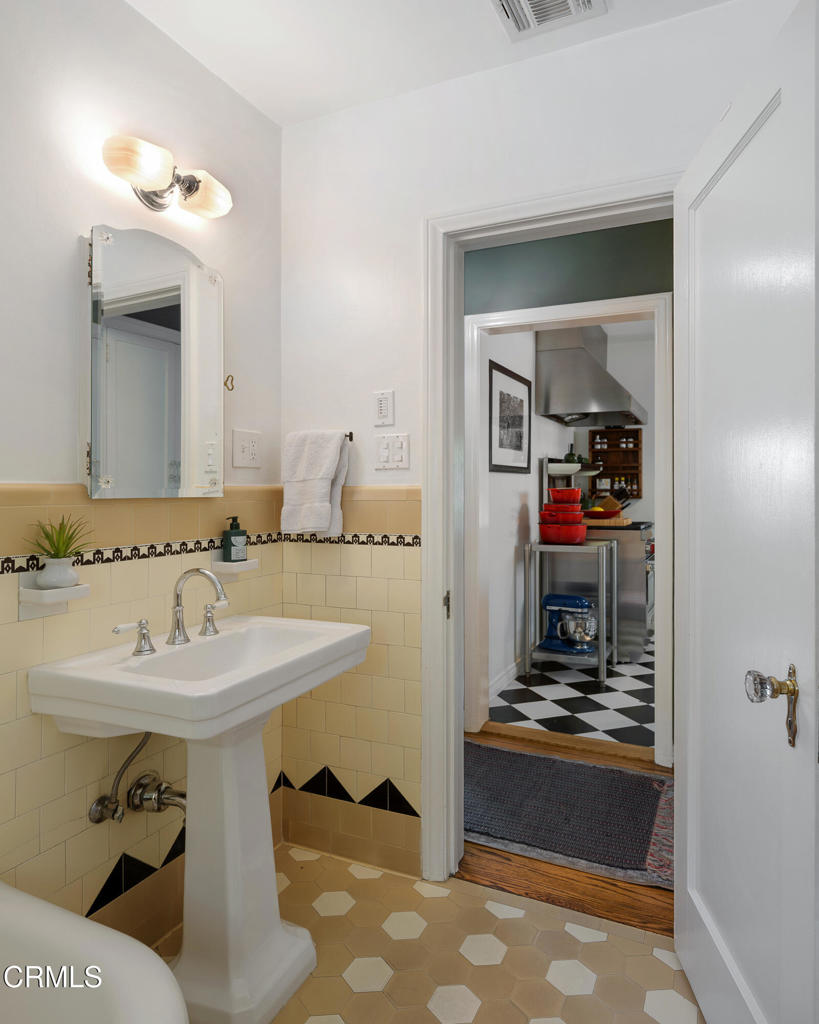 4406 Berenice Avenue