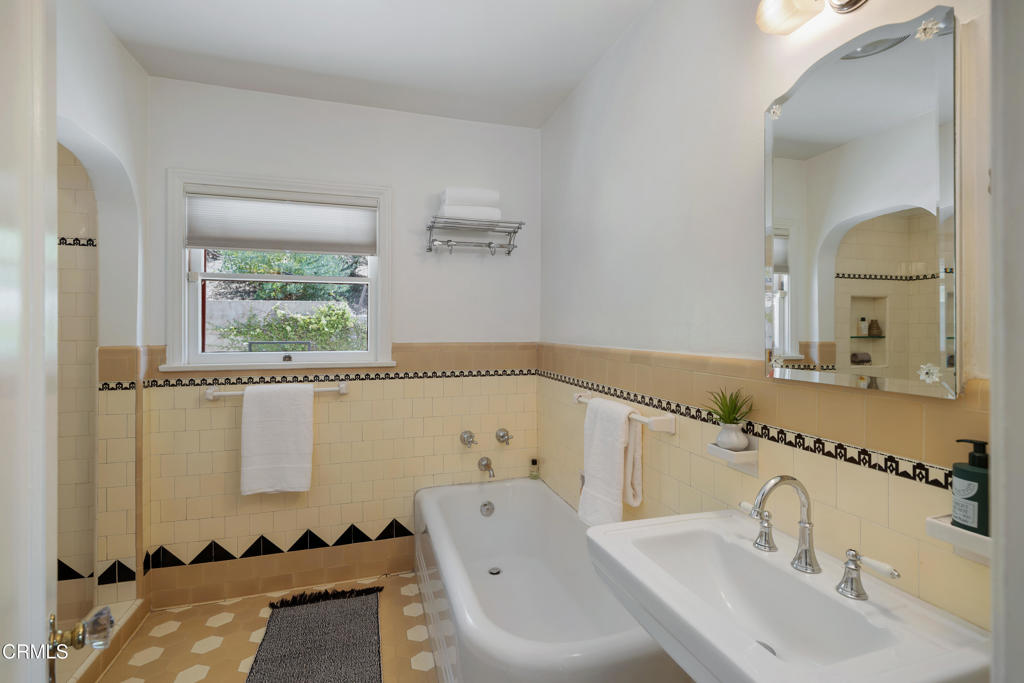 4406 Berenice Avenue