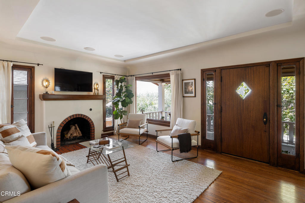 4406 Berenice Avenue