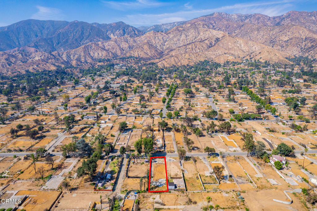 132 E Las Flores Drive