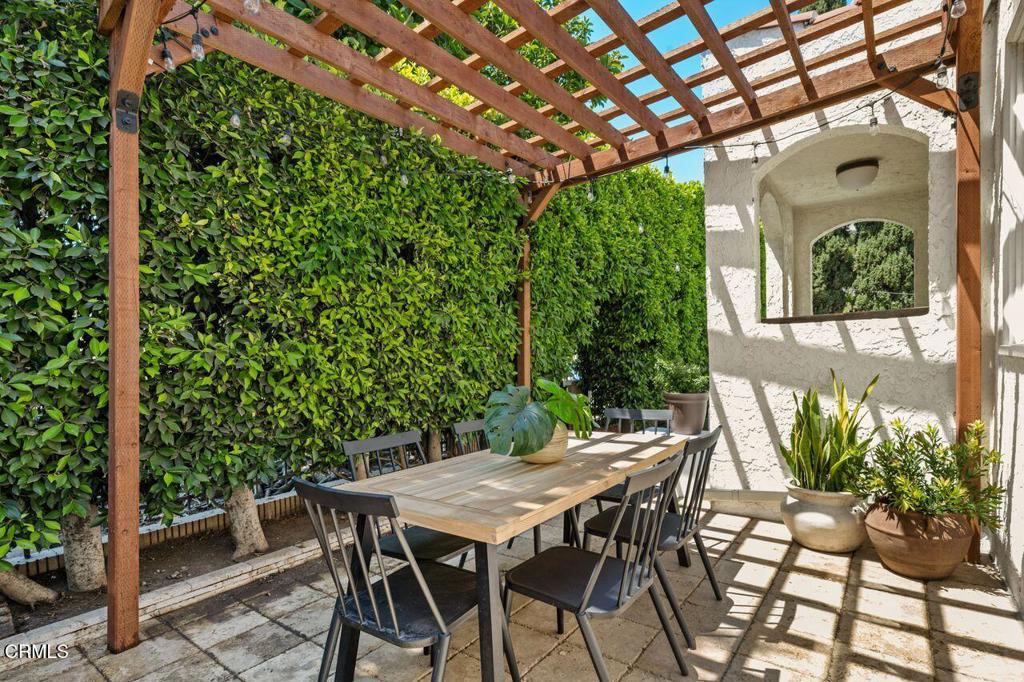 7567 Rosewood Avenue