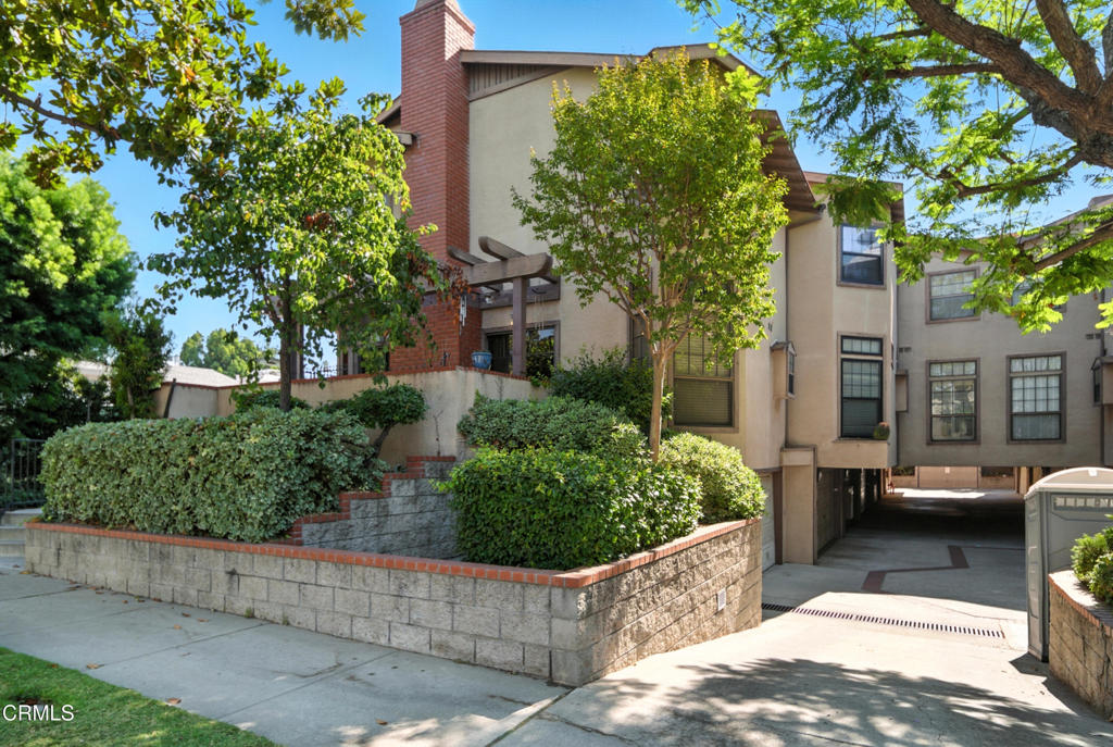 832 Magnolia Avenue 2