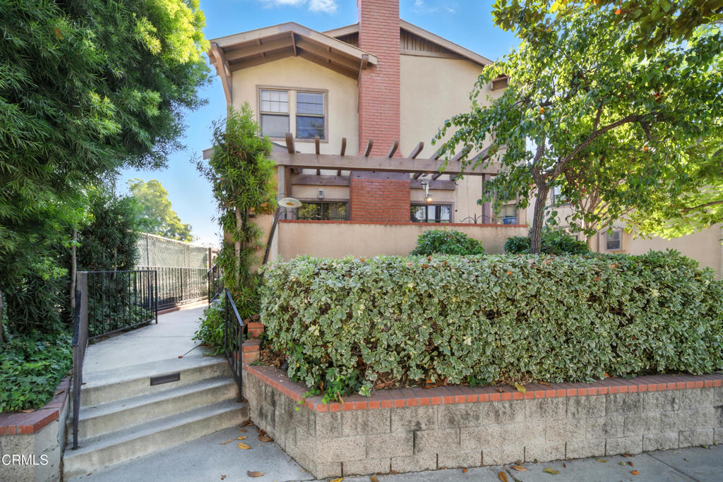 832 Magnolia Avenue 2