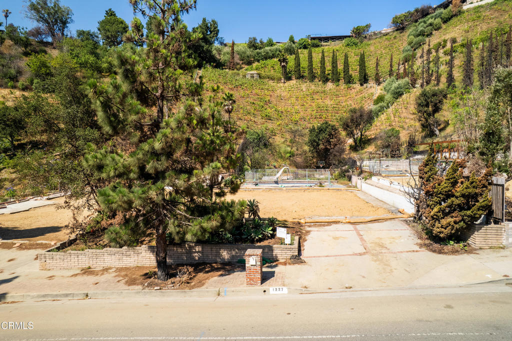 1227 Bienveneda Avenue