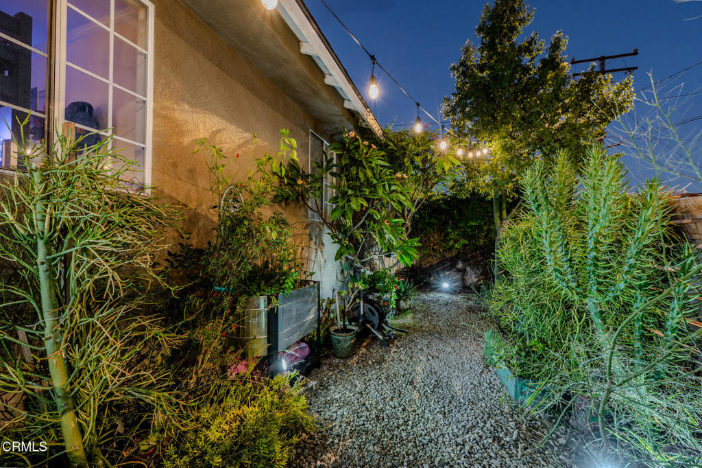 1049 N Herbert Avenue