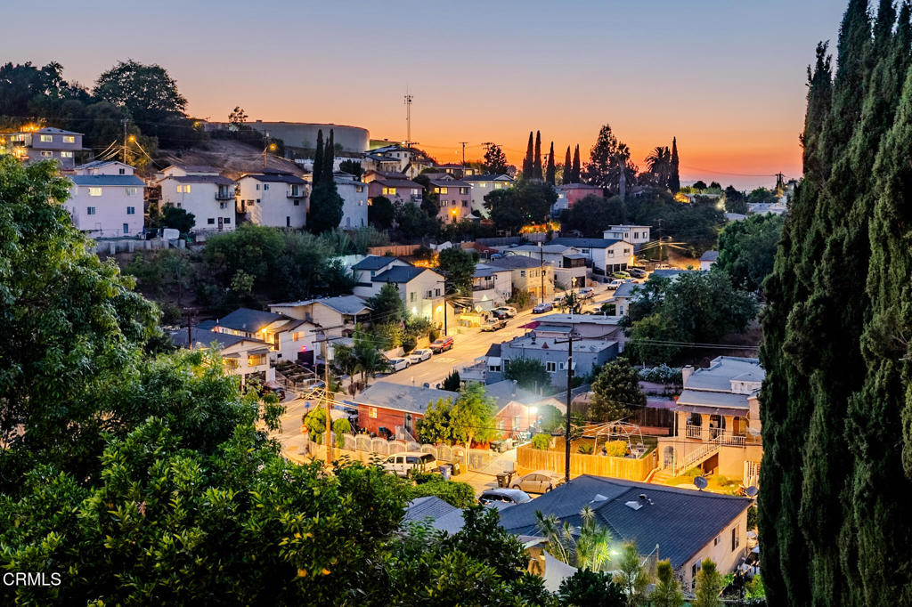 1049 N Herbert Avenue