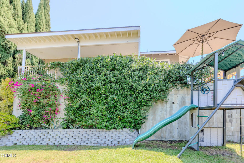 1049 N Herbert Avenue