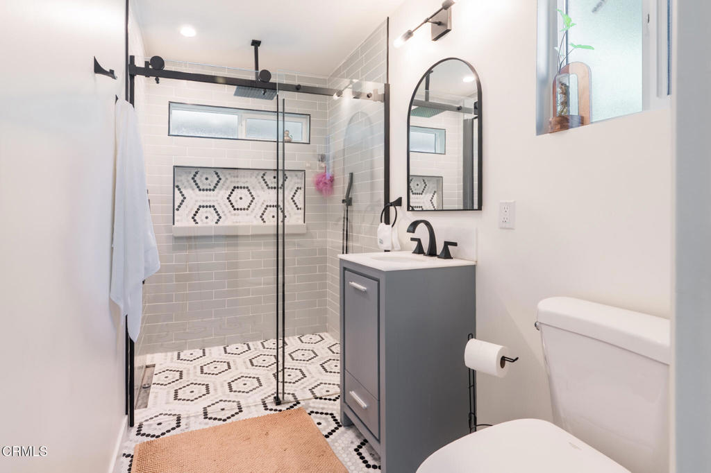 1049 N Herbert Avenue