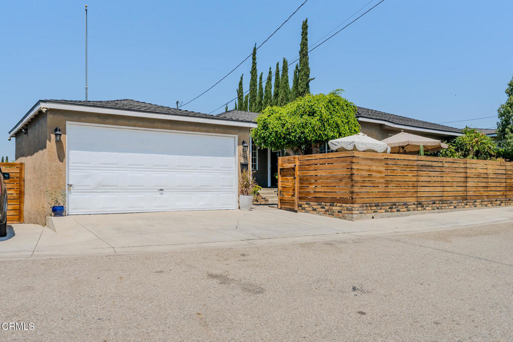 1049 N Herbert Avenue