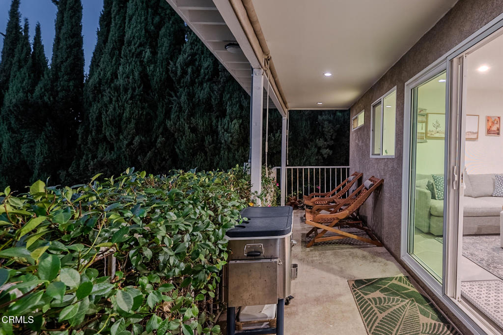 1049 N Herbert Avenue