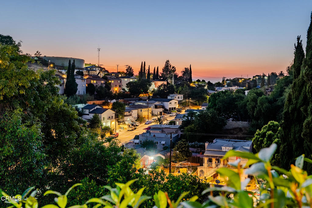 1049 N Herbert Avenue