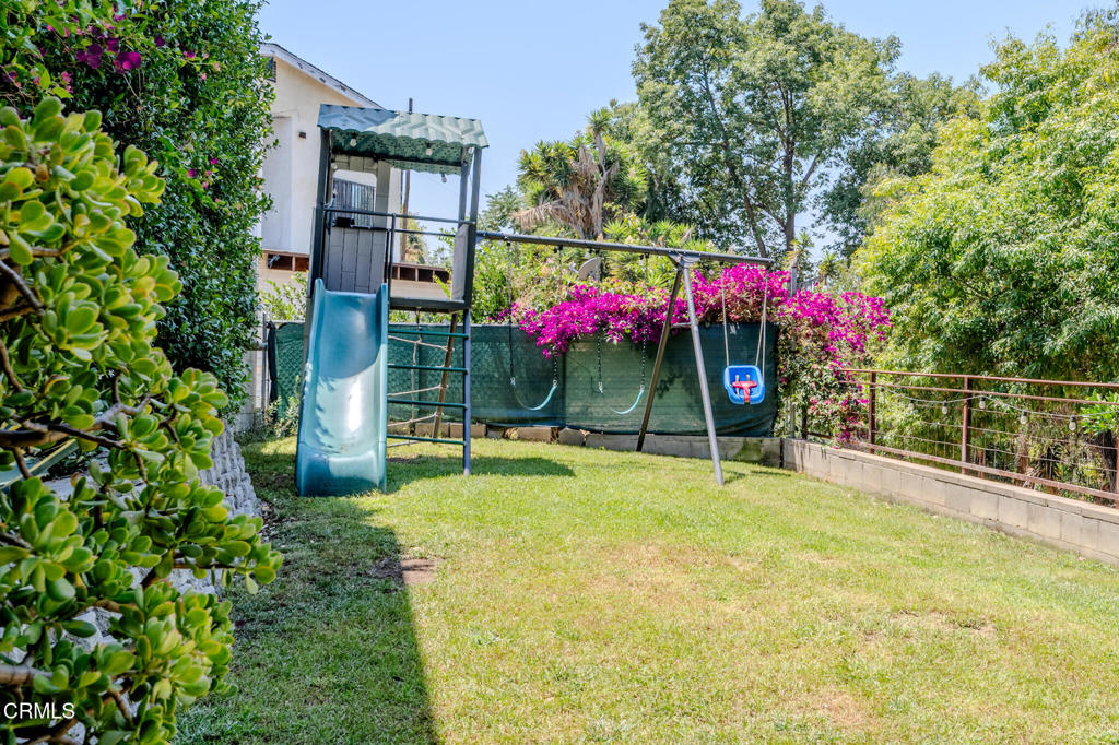 1049 N Herbert Avenue