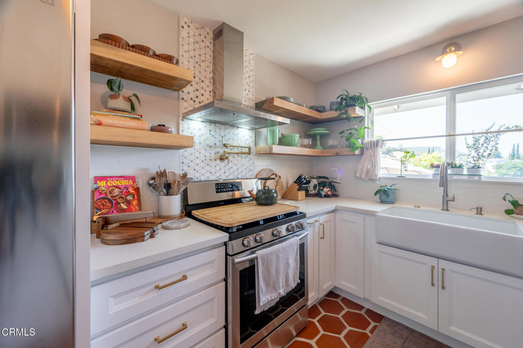 1049 N Herbert Avenue