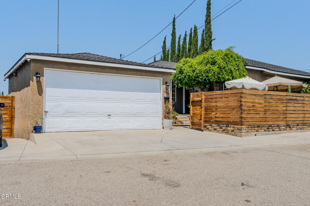 1049 N Herbert Avenue